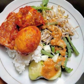 NASI PECEL BALI DAGING