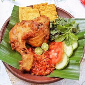 AYAM PENYET